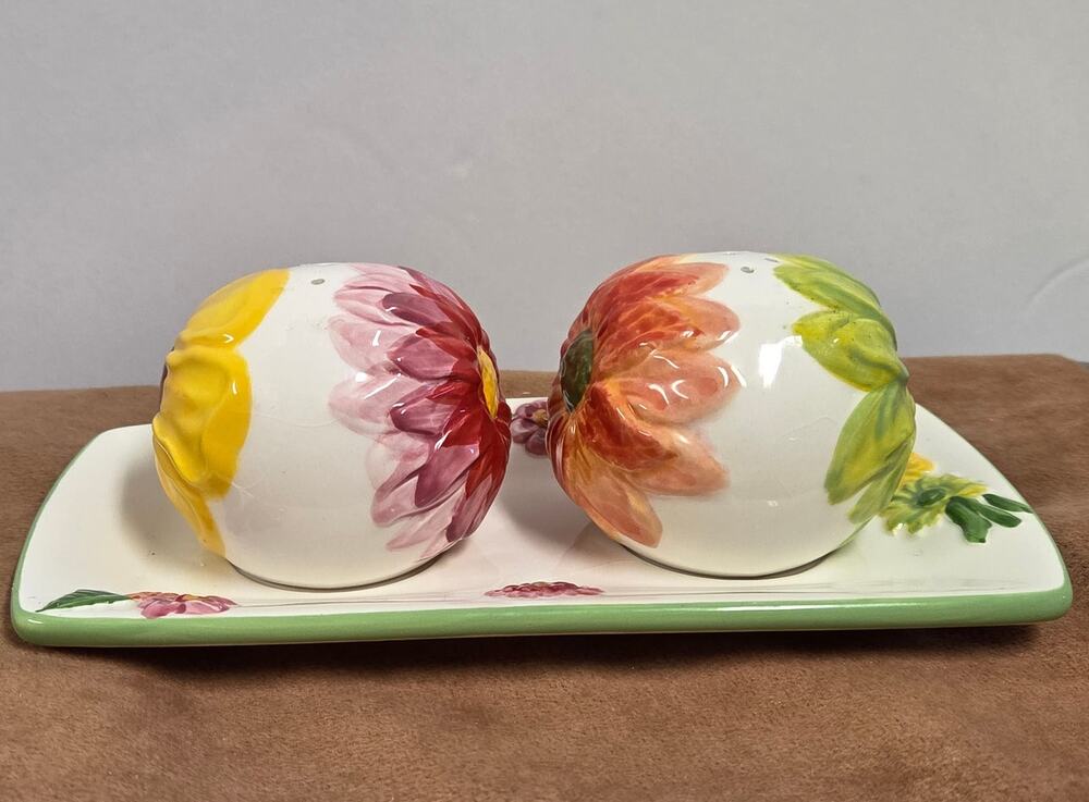 Paula Deen Friends Family On The Veranda Salt Pepper Shakers Tray  Hand Painted